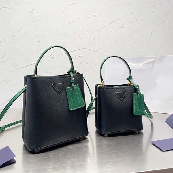 drawstring designer cross body handbag purses women luxurys handbags designer tote handbag underarm bag shopping handbag 221111
drawstring designer cross body handbag purses women luxurys handbags designer tote handbag underarm bag shopping handbag 221111