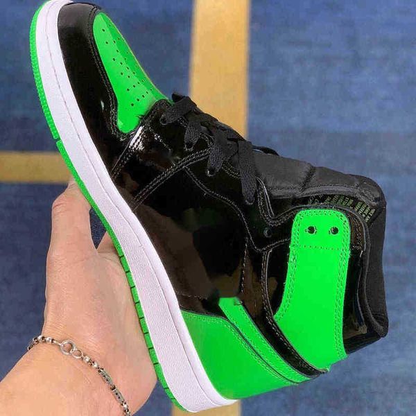 high fluorescent green paint 1s basketball shoes board men's women's student sports sneakers blue red black
high fluorescent green paint 1s basketball shoes board men's women's student sports sneakers blue red black
