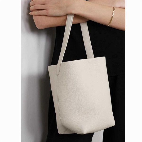 the row bag designer summer new small bucket bag small layer lychee grain cowhide tote bag ins handbag female203f
the row bag designer summer new small bucket bag small layer lychee grain cowhide tote bag ins handbag female203f