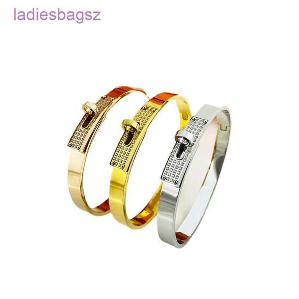 original edition hermss emma h new button bracelet fashion versatile personalized trend full diamond sky star snap has logo 816w, Black
original edition hermss emma h new button bracelet fashion versatile personalized trend full diamond sky star snap has logo 816w, Black
