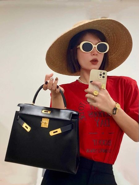 2023 designer herm es kelly 2 swift bags genuine leather bag box black gold glossy face bag women's bag large bag one shoulder crossbod
2023 designer herm es kelly 2 swift bags genuine leather bag box black gold glossy face bag women's bag large bag one shoulder crossbod