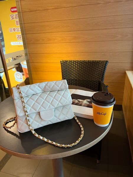 fashion cc bag shoulder bag chain women's large capacity classic flip bag with diamond pattern metal buckle logo leather designer luxur
fashion cc bag shoulder bag chain women's large capacity classic flip bag with diamond pattern metal buckle logo leather designer luxur