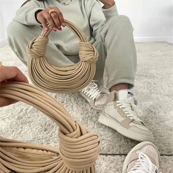 fashion women clutch bag female personality line handbags 2022 spring genuine leather underarm bags342y 
fashion women clutch bag female personality line handbags 2022 spring genuine leather underarm bags342y