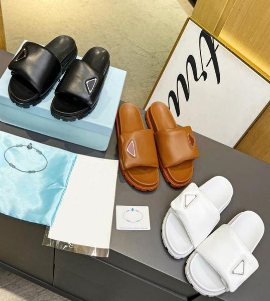 sandali slider soft in nappa imbottita slippers famous designer sandals triangle logo highlights on the upper classic fashion reso6542705, Black
sandali slider soft in nappa imbottita slippers famous designer sandals triangle logo highlights on the upper classic fashion reso6542705, Black
