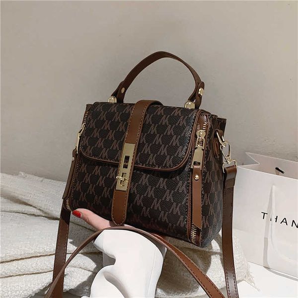 evening bags european style letter print small tote handbags for women 2022 trend luxury designer short handle ladies shoulder crossbody bag
evening bags european style letter print small tote handbags for women 2022 trend luxury designer short handle ladies shoulder crossbody bag