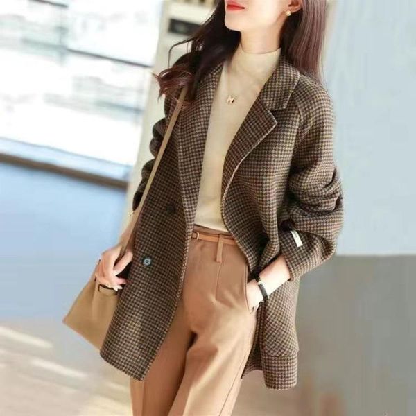 fur women's woolen coat women's autumn and winter new mid long fashionable suit loose woolen coat, Black
fur women's woolen coat women's autumn and winter new mid long fashionable suit loose woolen coat, Black
