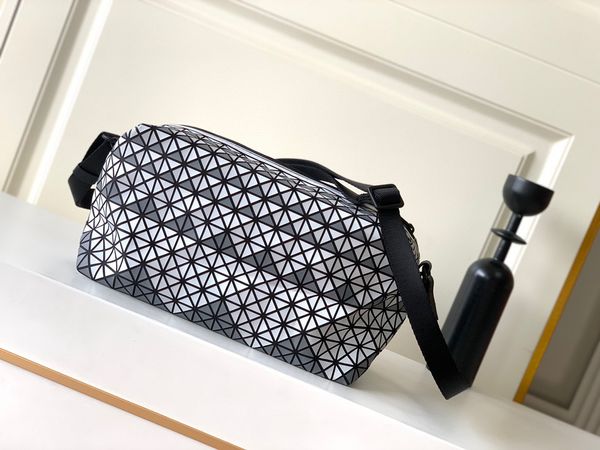 fashionable miyake shoulder bag large capacity camera bag diamond patterned silicone lightweight material zipper opening designer travel bag
fashionable miyake shoulder bag large capacity camera bag diamond patterned silicone lightweight material zipper opening designer travel bag