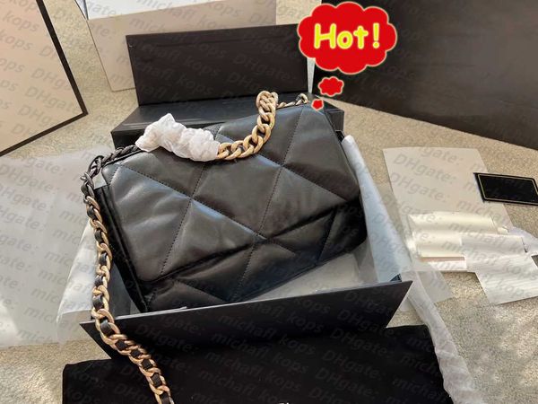 designer luxury women bag with chingle pattern cross body imported suede bean curd bag 2022 fashion strap single shoulder bag
designer luxury women bag with chingle pattern cross body imported suede bean curd bag 2022 fashion strap single shoulder bag