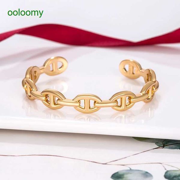 hemres designer bracelet new pig nose with smooth surface light luxury round cold wind personalized versatile design gold bracelet for women, Black
hemres designer bracelet new pig nose with smooth surface light luxury round cold wind personalized versatile design gold bracelet for women, Black