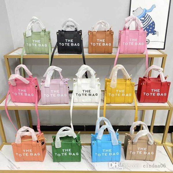 wholesale tote bag 2023 spring and summer new versatile crossbody shoulder bag with black and white lettering handheld bags
wholesale tote bag 2023 spring and summer new versatile crossbody shoulder bag with black and white lettering handheld bags