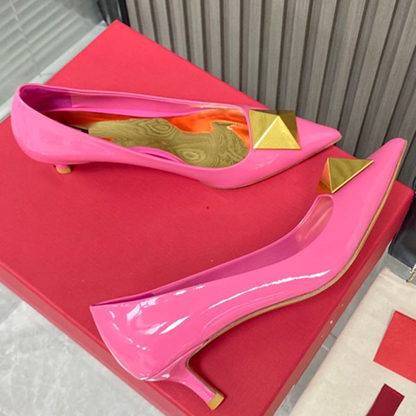 2023 classic brand high heels platform shoe pumps nude/black patent leather peep-toe women dress wedding sandals shoes size 35-40 -382
2023 classic brand high heels platform shoe pumps nude/black patent leather peep-toe women dress wedding sandals shoes size 35-40 -382