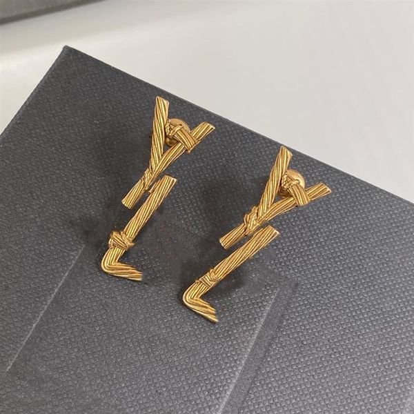 2022 european and american retro letter stud earrings simple fashion earrings women fast delivery216z, Golden;silver
2022 european and american retro letter stud earrings simple fashion earrings women fast delivery216z, Golden;silver