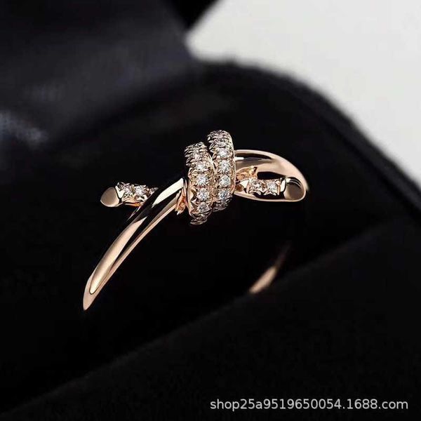 2022 new kon twining double ring with diamond t butterfly knot necklace ring batch, Black
2022 new kon twining double ring with diamond t butterfly knot necklace ring batch, Black