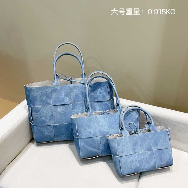 2023 new women's bag cowboy color large capacity quality leather woven mother bag fashion single shoulder armpit bag woven bag pillow b
2023 new women's bag cowboy color large capacity quality leather woven mother bag fashion single shoulder armpit bag woven bag pillow b
