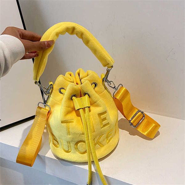 evening bags plush bucket bags for women 2022 new luxury designer handbag fashion letter print cute crossbody shoulder bag woman j230420
evening bags plush bucket bags for women 2022 new luxury designer handbag fashion letter print cute crossbody shoulder bag woman j230420
