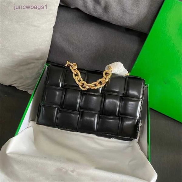 handbags designer venetas bottegas luxury bags venetas cassette leather fashion small bag thick chain texture niche design ins woven pillow
handbags designer venetas bottegas luxury bags venetas cassette leather fashion small bag thick chain texture niche design ins woven pillow