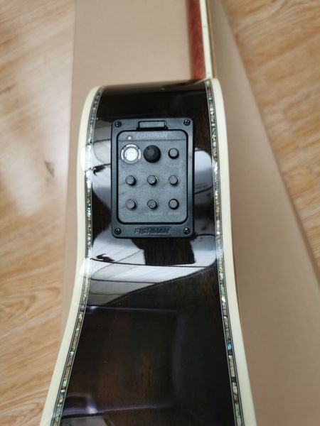 40 inch om mold solid wood polishing surface with fisherman's electric box guitar
40 inch om mold solid wood polishing surface with fisherman's electric box guitar