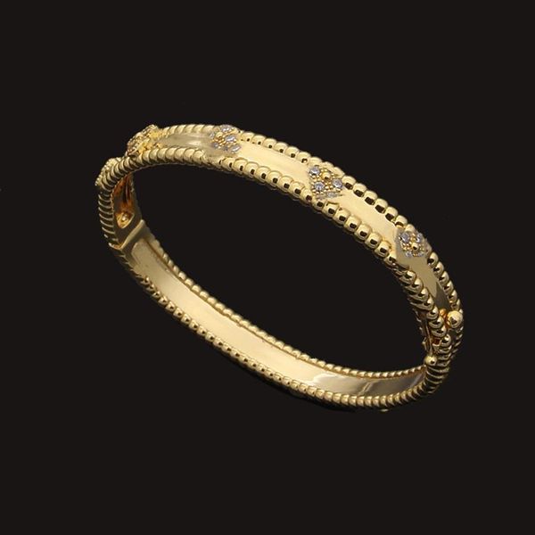 charm bracelets designer jewellery luxury vc large and small full four-leaf band drill narrow version kaleidoscope bracelet 18k go217m, Golden;silver
charm bracelets designer jewellery luxury vc large and small full four-leaf band drill narrow version kaleidoscope bracelet 18k go217m, Golden;silver