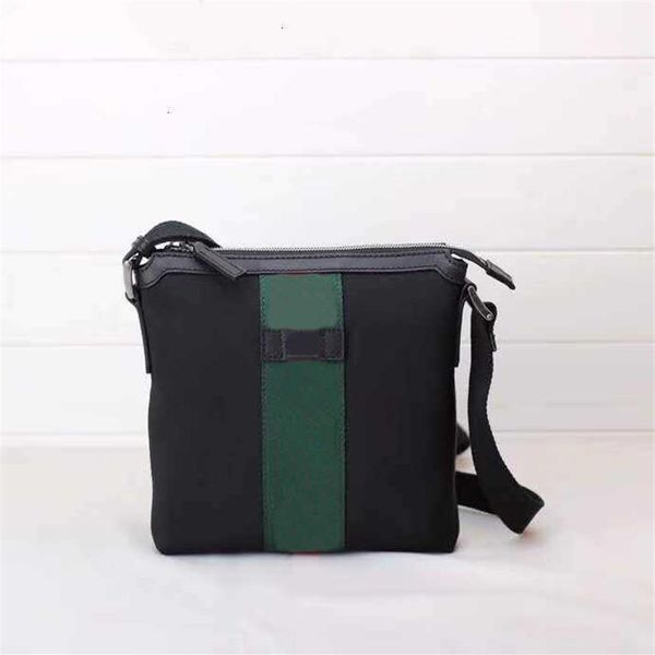 high end atmosphere classic fashion european and american style high-end artificial canvas small postman bag 21 22 4cm q072266a
high end atmosphere classic fashion european and american style high-end artificial canvas small postman bag 21 22 4cm q072266a