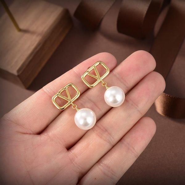earrings designer for women stud luxury gold heart shape pearl crystal gold double v letter 925s silver jewelry classic 15941233105, Golden;silver
earrings designer for women stud luxury gold heart shape pearl crystal gold double v letter 925s silver jewelry classic 15941233105, Golden;silver