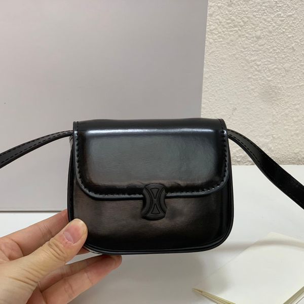 leather handbags for women arc de triomphe black buckle with key lipstick shoulder strap adjustable11cm
leather handbags for women arc de triomphe black buckle with key lipstick shoulder strap adjustable11cm