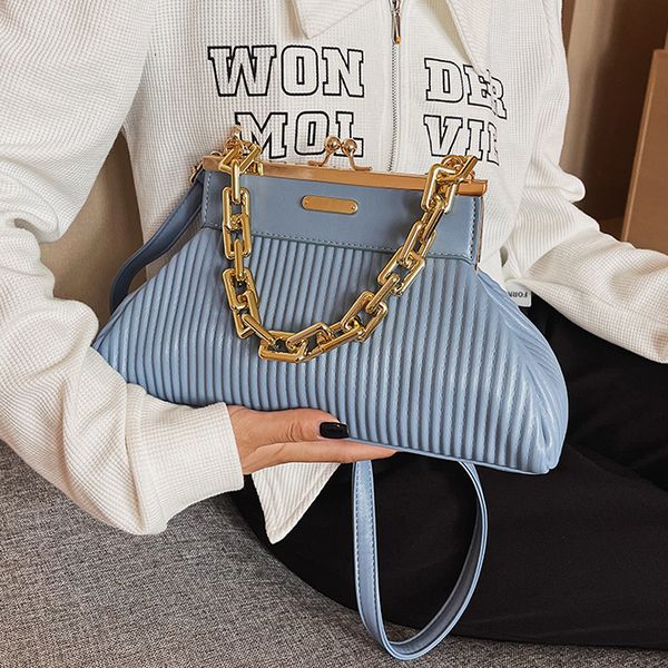 evening bags famouse brand handbag with thick chain handle designer pleated shoulder for women clutch purses crossbody long belt 230420
evening bags famouse brand handbag with thick chain handle designer pleated shoulder for women clutch purses crossbody long belt 230420