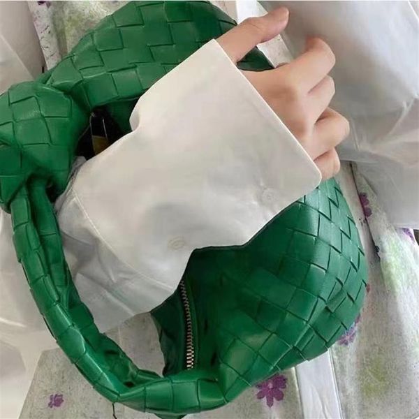 whole shopping bags 2021 mini woven dumpling pillow knot leather hand armpit women's bag wan197m
whole shopping bags 2021 mini woven dumpling pillow knot leather hand armpit women's bag wan197m