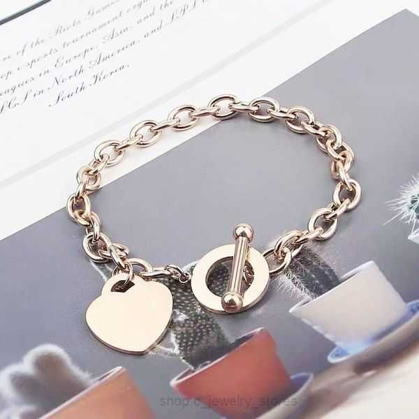 pendant necklaces fashion designer women's necklace bracelet classic heart set 18k gold girl day love gift 316l stainless steel jewelry, Silver
pendant necklaces fashion designer women's necklace bracelet classic heart set 18k gold girl day love gift 316l stainless steel jewelry, Silver