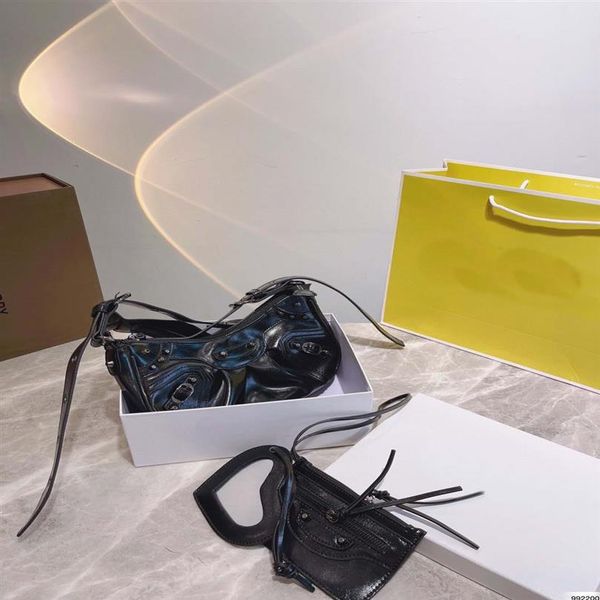 fall new women's bag le cagole luxury designer shoulder stack messenger bag shape underarm with coin purse2525
fall new women's bag le cagole luxury designer shoulder stack messenger bag shape underarm with coin purse2525