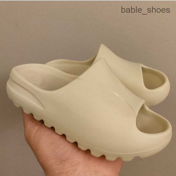 222kids shoes happy feet slippers children slides foam slippers boy gril beach sandals shoe toddler christmas runner black white green, Black;red
222kids shoes happy feet slippers children slides foam slippers boy gril beach sandals shoe toddler christmas runner black white green, Black;red