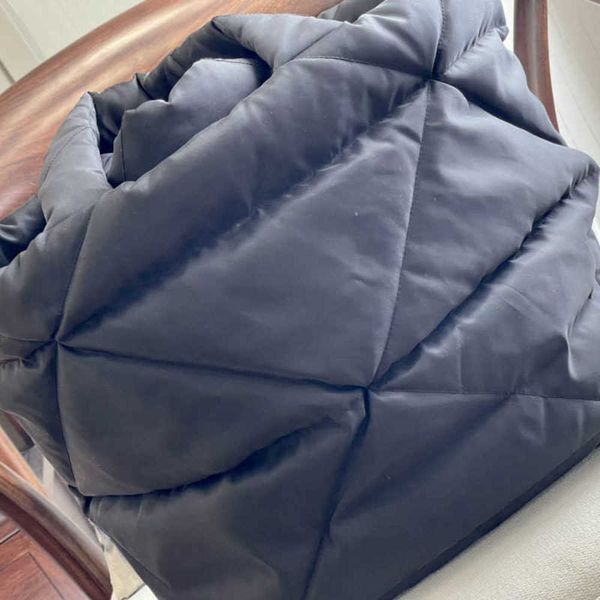 tote designer bags winter practical black handbag large capacity shoulder soft cotton down shopping bag luxury outdoor wallets 221019
tote designer bags winter practical black handbag large capacity shoulder soft cotton down shopping bag luxury outdoor wallets 221019