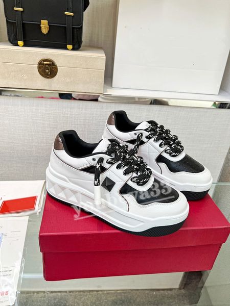 2023 designer couple style fashion rivet small white shoes women's wild leather flat casual shoes color matching couple models design w
2023 designer couple style fashion rivet small white shoes women's wild leather flat casual shoes color matching couple models design w