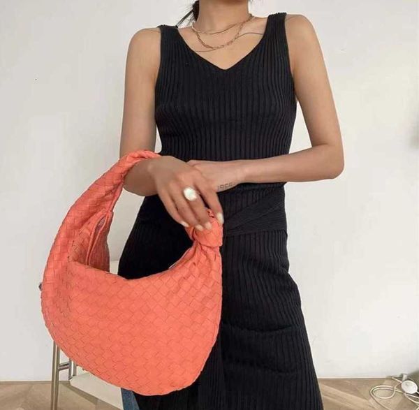 2022 fashion bags hand- luxury woven leather printing large-capacity shoulder bag ladies pu knotted handle casual hand2
2022 fashion bags hand- luxury woven leather printing large-capacity shoulder bag ladies pu knotted handle casual hand2