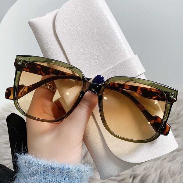 2022 new korean gm glasses dion same large frame fashion uv resistant sunglasses, White;black
2022 new korean gm glasses dion same large frame fashion uv resistant sunglasses, White;black