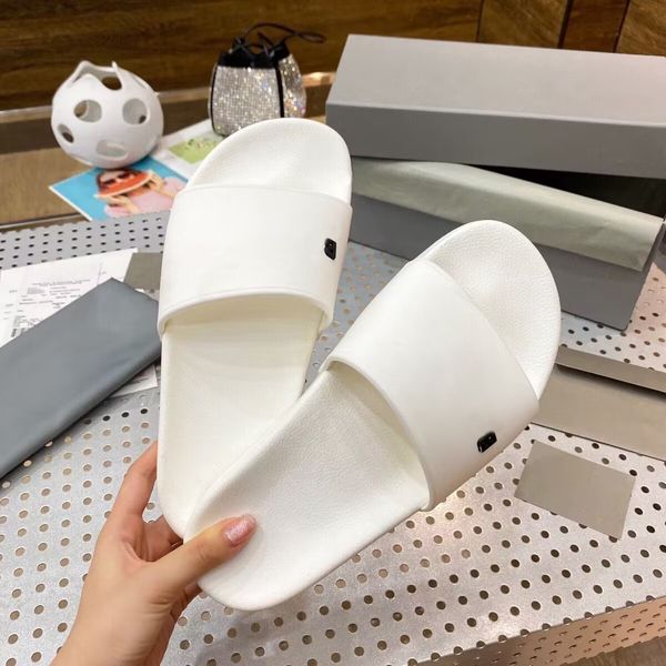 2023 new style fashion tidal current slipper sliders paris slides sandals slippers for men women designer beach flip flops, Black
2023 new style fashion tidal current slipper sliders paris slides sandals slippers for men women designer beach flip flops, Black
