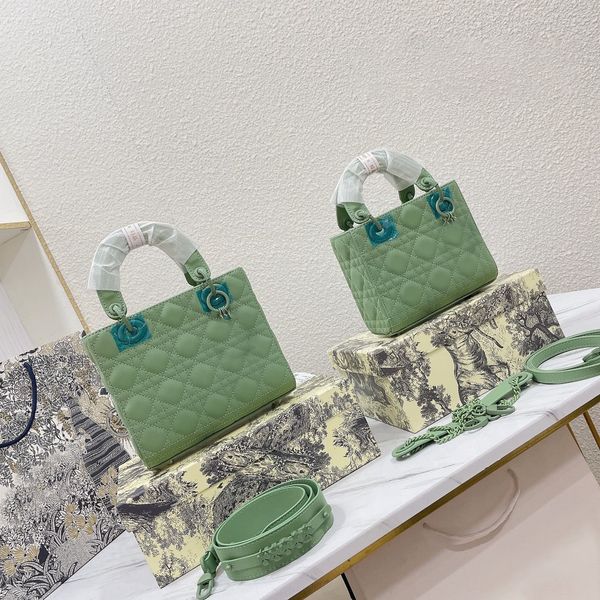 brand-name ladies handbag chain bag clutch bag flip handbag purse diana frosted purse letter buckle waist stripe female bag high-end handbag
brand-name ladies handbag chain bag clutch bag flip handbag purse diana frosted purse letter buckle waist stripe female bag high-end handbag