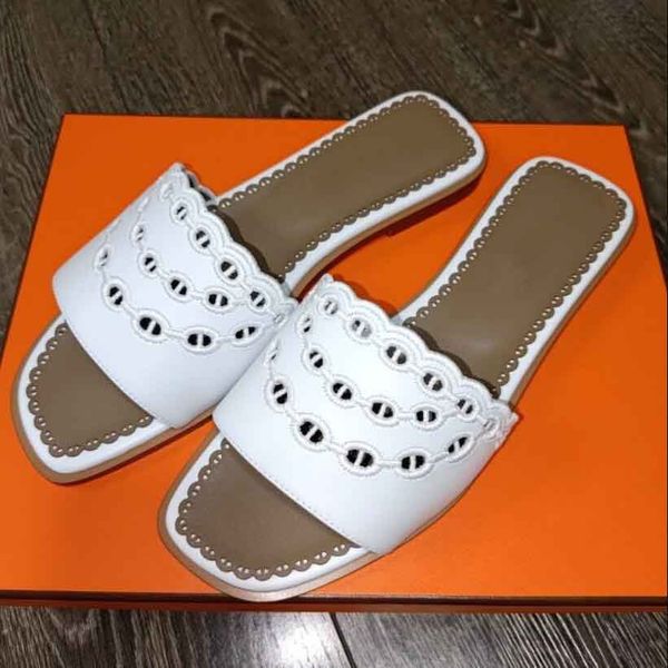 luxury designer women gaelle sandal outdoor casual flats leather and canvas hollow out open toe summer brand shoes with box 35-41, Black
luxury designer women gaelle sandal outdoor casual flats leather and canvas hollow out open toe summer brand shoes with box 35-41, Black