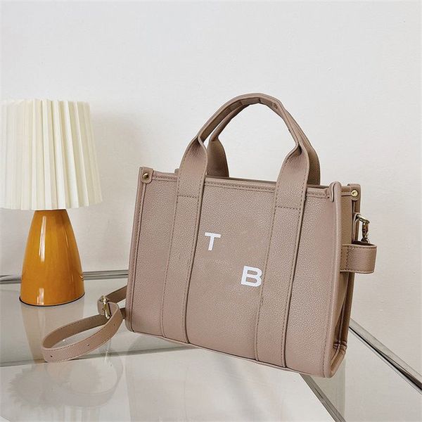 embossing the tote bag leather luxurys handbags for women shopping traveling sac luxe short handle zipper clasure designer bags mens delicat
embossing the tote bag leather luxurys handbags for women shopping traveling sac luxe short handle zipper clasure designer bags mens delicat