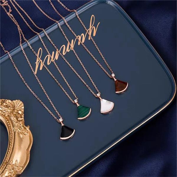 jewelry custom 18k rose gold small skirt necklace needlework chalcedony white fritillaria inlaid diamond collarbone231s, Silver
jewelry custom 18k rose gold small skirt necklace needlework chalcedony white fritillaria inlaid diamond collarbone231s, Silver