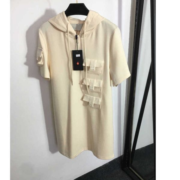 23ss women dress womens designer clothing summer dresses three-pocket half zipper arm bag short-sleeved hooded dress womens clothing a1, Black;gray
23ss women dress womens designer clothing summer dresses three-pocket half zipper arm bag short-sleeved hooded dress womens clothing a1, Black;gray