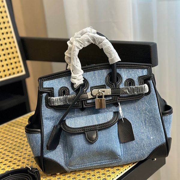 25cm cowboy handbag crossbody bag women tote shopping bags removable strap key lock multiple pockets silver hardware leather handle shoulder
25cm cowboy handbag crossbody bag women tote shopping bags removable strap key lock multiple pockets silver hardware leather handle shoulder
