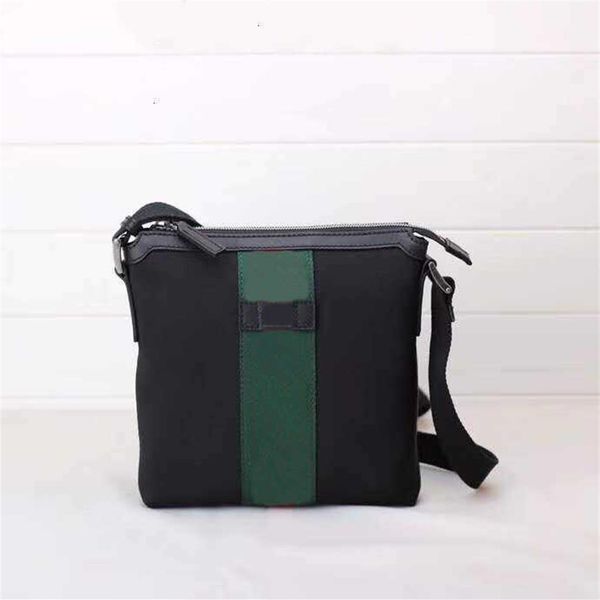high end atmosphere classic fashion european and american style high-end artificial canvas small postman bag 21 22 4cm q072323u
high end atmosphere classic fashion european and american style high-end artificial canvas small postman bag 21 22 4cm q072323u