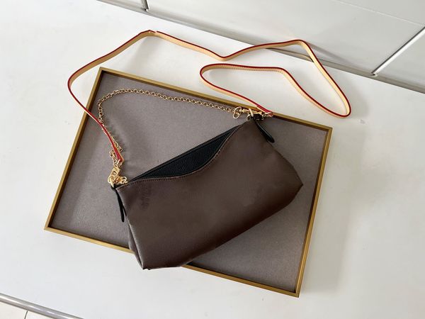 fashion designer women's short wallet women's wallet business card holder card bag,41638, Red;black
fashion designer women's short wallet women's wallet business card holder card bag,41638, Red;black
