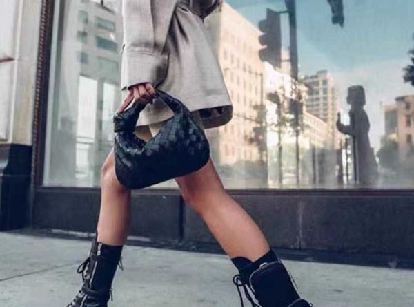 mini abottegas totes vneta jodie candy leather woven bag armpit female designer knotted luxury handheld bags clou shoulder bags azx yiaz
mini abottegas totes vneta jodie candy leather woven bag armpit female designer knotted luxury handheld bags clou shoulder bags azx yiaz