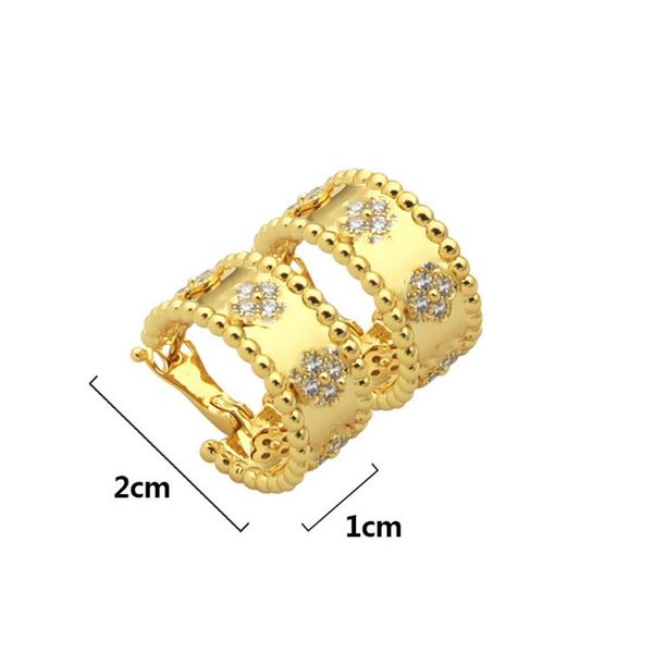 charm stud earrings designer single flower full drill 18k gold four-leaf flower vc letter kaleidoscope carved for womens luxury je257g, Golden
charm stud earrings designer single flower full drill 18k gold four-leaf flower vc letter kaleidoscope carved for womens luxury je257g, Golden