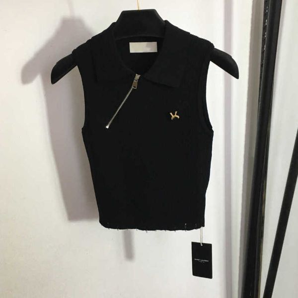 23ss womens designer clothing vest camis tank womens tanks camis monogram brooch decorative diagonal zipper lapel slim knit vest womens clot, White
23ss womens designer clothing vest camis tank womens tanks camis monogram brooch decorative diagonal zipper lapel slim knit vest womens clot, White