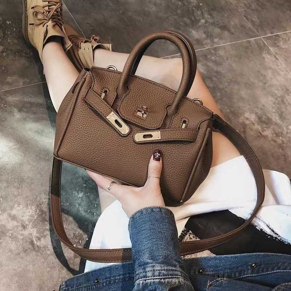 designer bag herms tote bag shoulder bag crossbody high capacity and highquality lychee patterned portable bag for womens new single shoulde
designer bag herms tote bag shoulder bag crossbody high capacity and highquality lychee patterned portable bag for womens new single shoulde