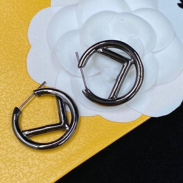 fashion luxury designer clover earrings earrings love pendant clefering screw party female earrings wedding earrings, Golden;silver
fashion luxury designer clover earrings earrings love pendant clefering screw party female earrings wedding earrings, Golden;silver