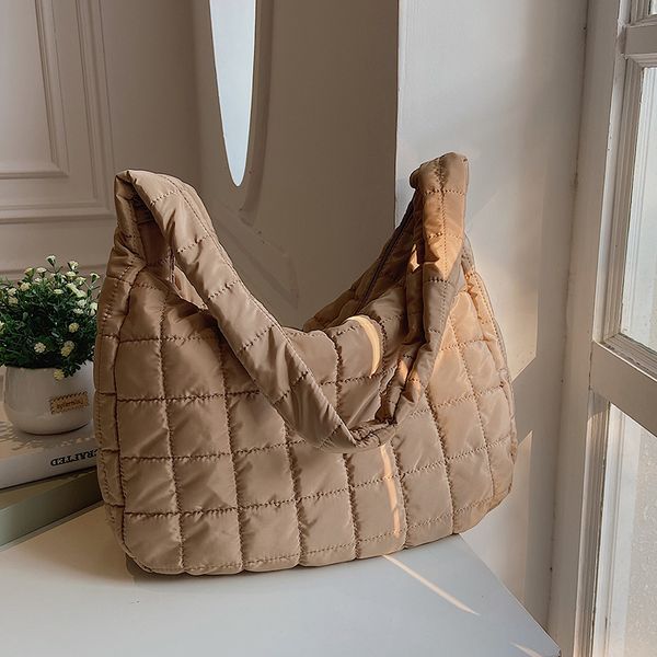 evening bags cotton feather down women shoulder bags winter handbags designer large travel ladies tote bag female messenger bag 230421
evening bags cotton feather down women shoulder bags winter handbags designer large travel ladies tote bag female messenger bag 230421