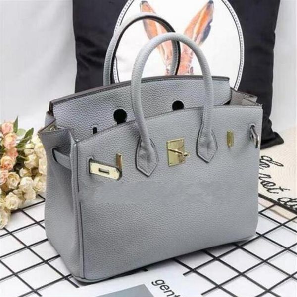 luxurys designers bags handbags purses womens 35 40cm 2021 genuine leather fashion tote buckle clutch crossbody shoulder bag 0200y, Black;red
luxurys designers bags handbags purses womens 35 40cm 2021 genuine leather fashion tote buckle clutch crossbody shoulder bag 0200y, Black;red